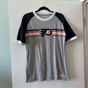 Mitchell & Ness Philadelphia Flyers hockey Gray and Black logo T-Shirt